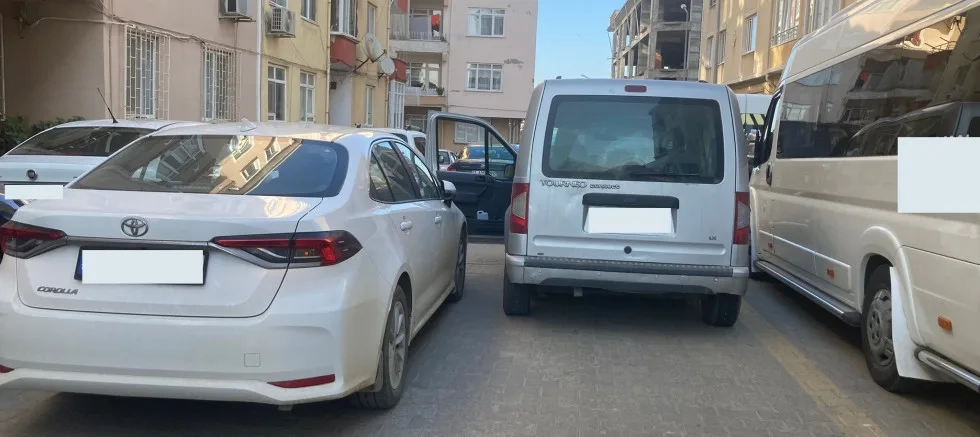 Vatandaş Okul Önündeki Uygunsuz Parklardan Şikayetçi
