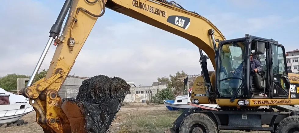 Yağmur Suyu Kanalları ve Mazgallar Temizlendi