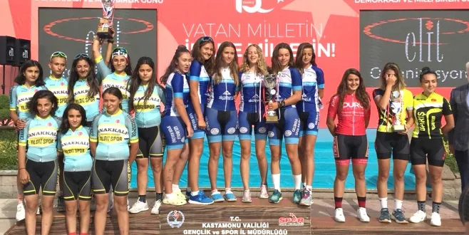 Yarışlardan Madalyalarla Dönüyorlar