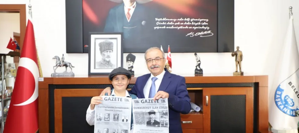Yazıyor.. Yazıyor... Cumhuriyet’in İlan Edildiği Yazıyor..