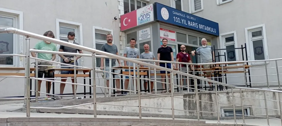Yeni Eğitim Yılı Öncesi Sıraları Tamir Ettiler