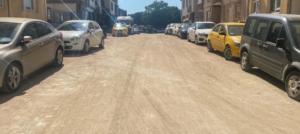 Yola Serilen Kumlar Göz Açtırmıyor